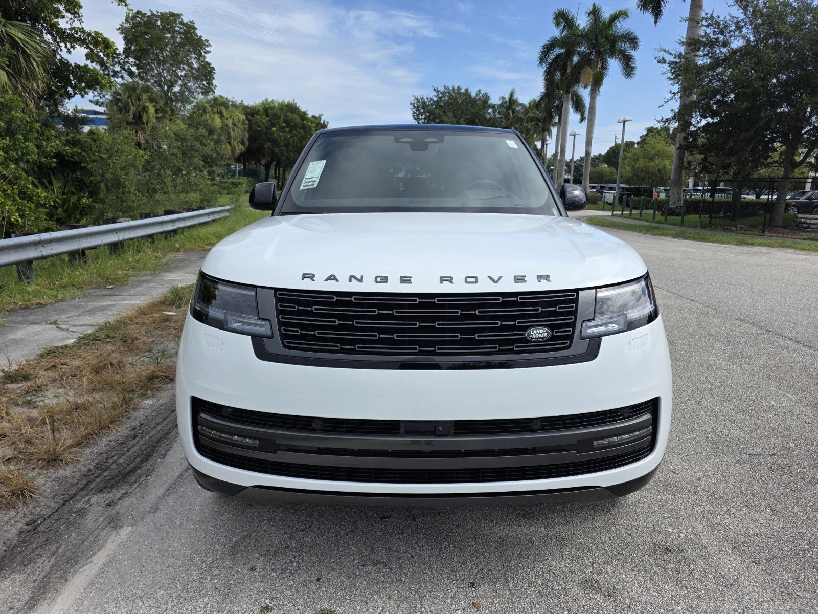 New 2026 Land Rover Range Rover Long Wheelbase SE AWD/4WD image 8