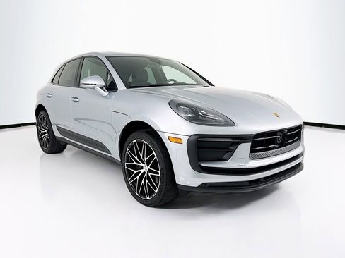 Certified 2025 Porsche Macan AWD/4WD image 7