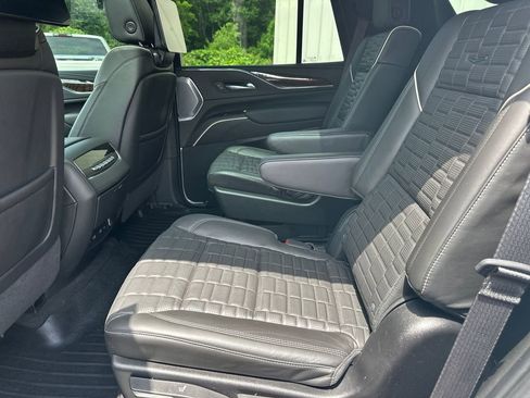 Used 2024 Cadillac Escalade Sport Platinum w/ LPO, ONYX Package AWD/4WD image 20