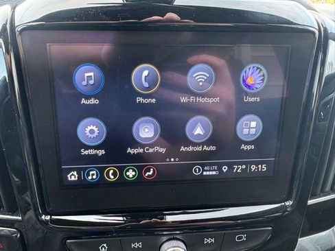 Used 2023 Chevrolet Traverse LT image 3