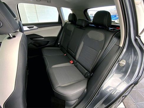 Used 2025 Volkswagen Taos SE w/ Panoramic Sunroof Package image 26