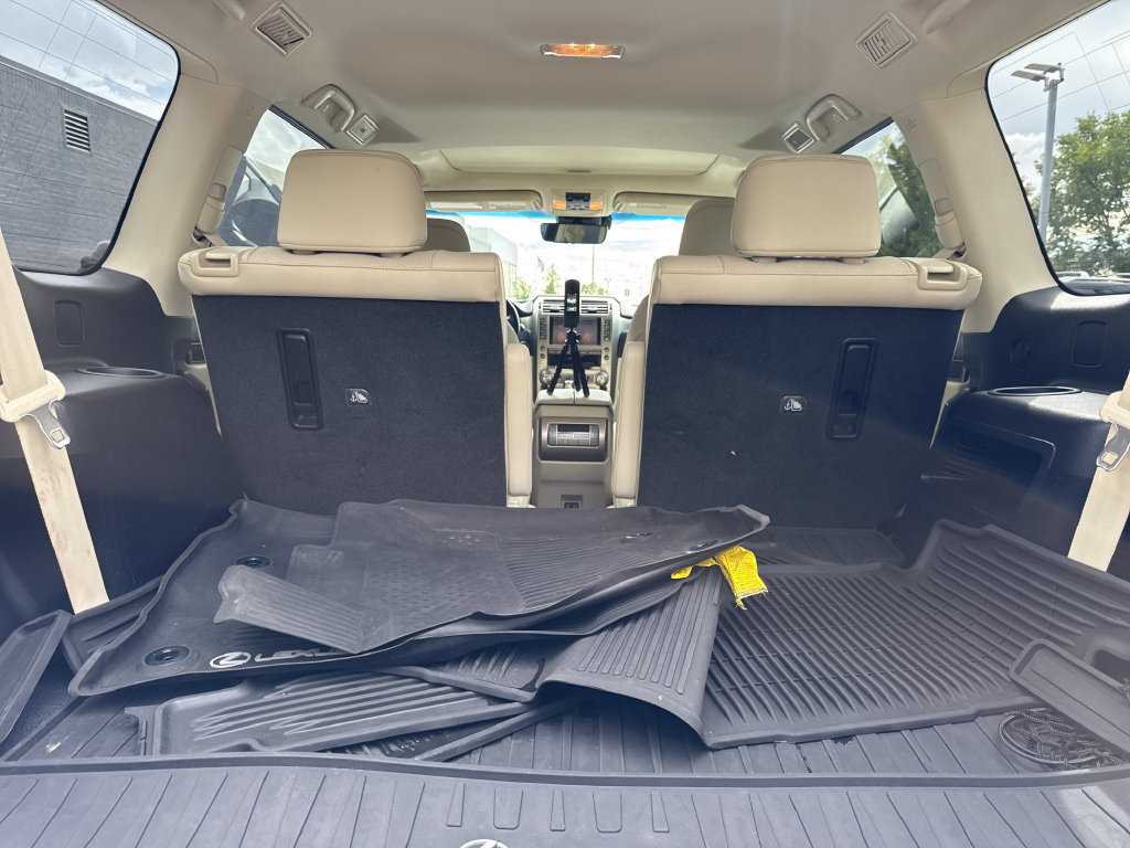 Used 2021 Lexus GX 460 Premium w/ Accessory Package AWD/4WD image 32