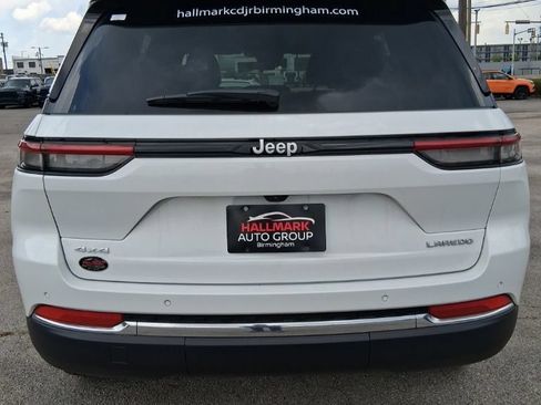 New 2026 Jeep Grand Cherokee Laredo w/ Trailer Tow Package AWD/4WD image 3