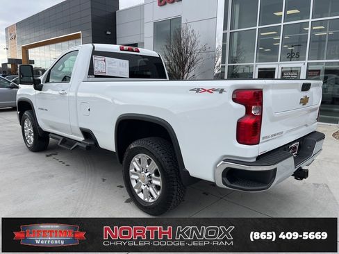 Used 2024 Chevrolet Silverado 2500 LT w/ Convenience Package image 12