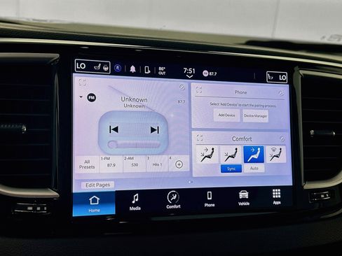 Used 2024 Chrysler Pacifica Touring-L FWD image 21