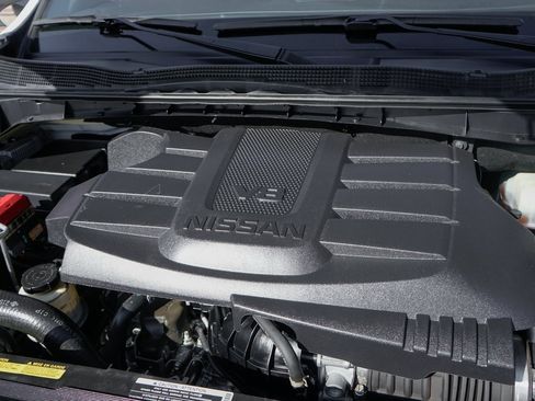 Used 2021 Nissan Titan SV image 12