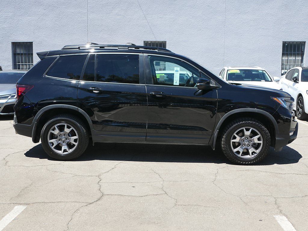 Used 2023 Honda Passport TrailSport image 2