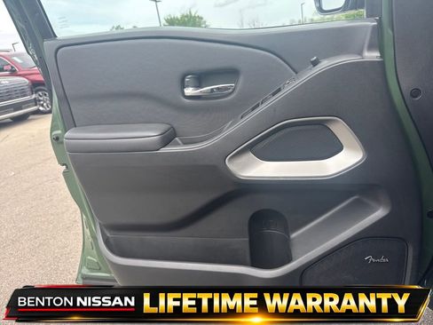 Used 2024 Nissan Frontier SL RWD image 11