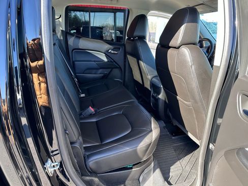 Used 2018 Chevrolet Colorado Z71 w/ LPO, Premium Interior Package image 11