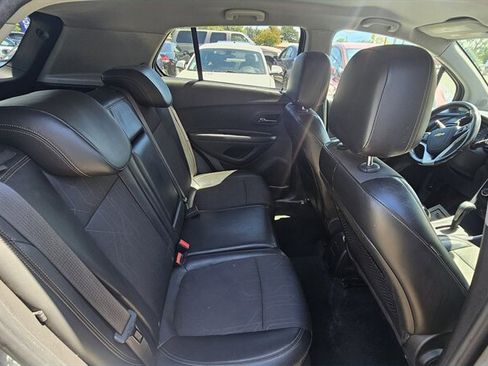Used 2019 Chevrolet Trax LT w/ LT Convenience Package FWD image 6