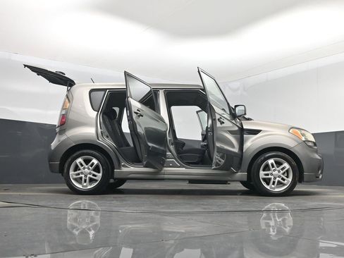 Used 2011 Kia Soul + image 7
