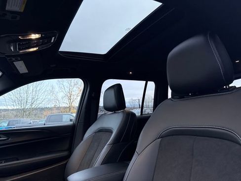 New 2025 Jeep Grand Cherokee Altitude image 27