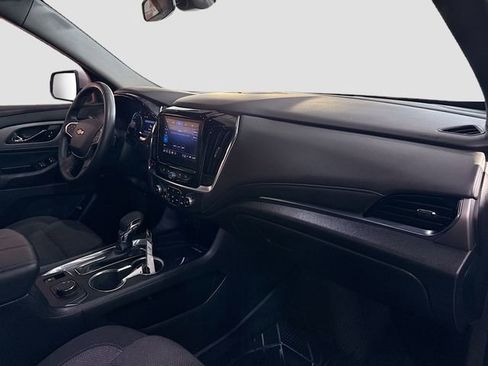 Used 2023 Chevrolet Traverse LT image 30