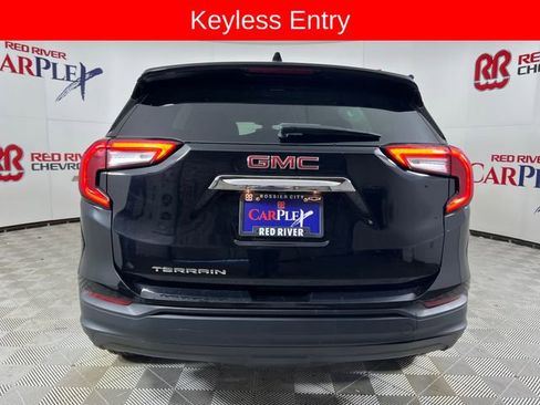 Used 2024 GMC Terrain SLE image 8