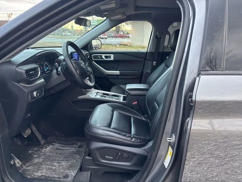 Used 2021 Ford Explorer XLT w/ Equipment Group 202A image 14