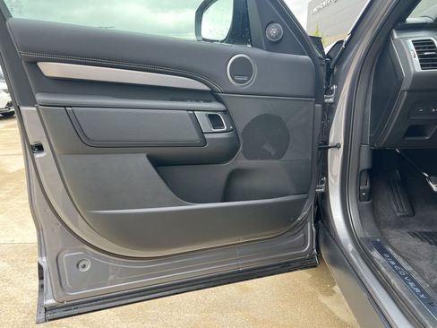 Used 2024 Land Rover Discovery Dynamic SE image 11