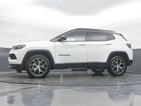 Used 2024 Jeep Compass Limited image 59