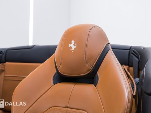 Used 2017 Ferrari California T RWD image 27
