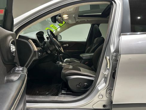 Used 2014 Jeep Cherokee Latitude w/ Comfort/Convenience Group image 18