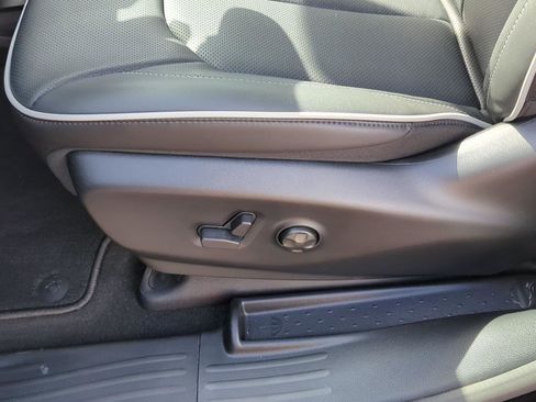 New 2026 Chrysler Pacifica Limited AWD/4WD image 18