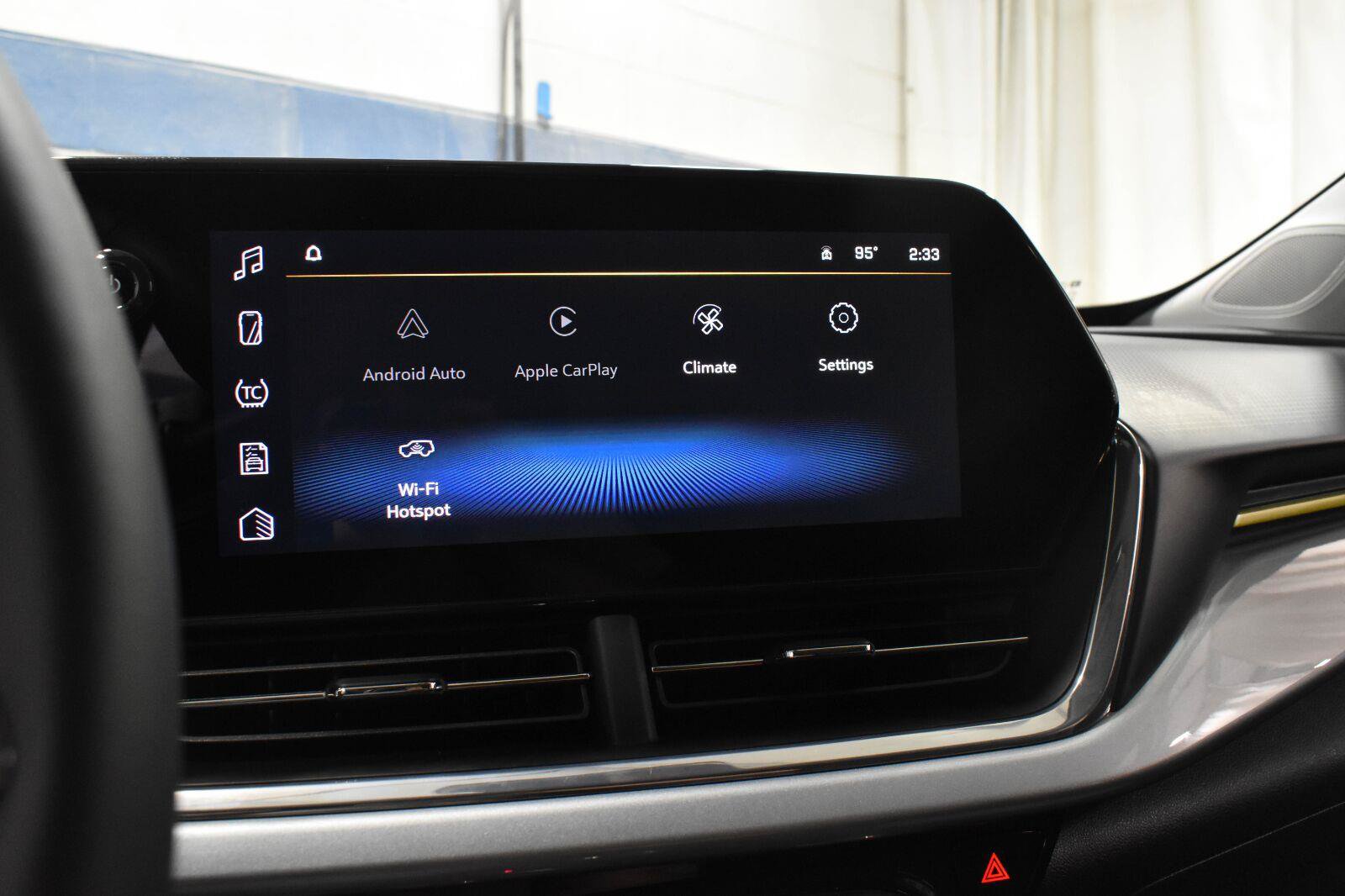Used 2025 Chevrolet Trax LT w/ LT Convenience Package FWD image 13
