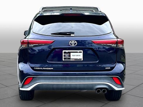 Used 2022 Toyota Highlander XSE FWD image 9