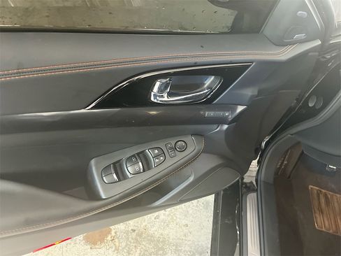 Used 2023 Nissan Maxima SR w/ Sport Mat Group image 18