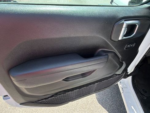 Used 2025 Jeep Wrangler Sport image 14