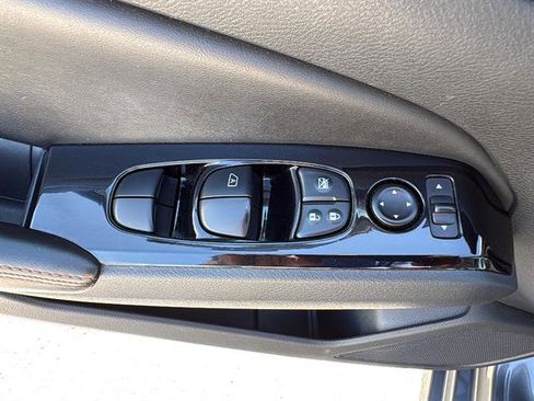 Used 2024 Nissan Altima 2.5 SR FWD image 15