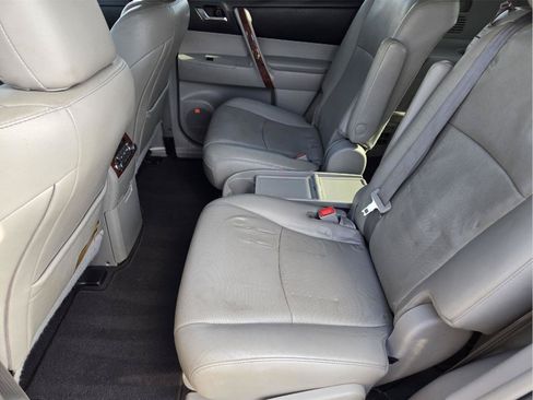 Used 2013 Toyota Highlander Limited FWD image 28