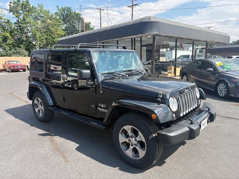 Used 2017 Jeep Wrangler Unlimited Sahara AWD/4WD image 7
