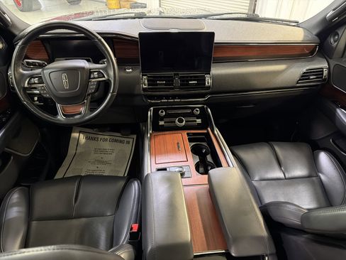 Used 2024 Lincoln Navigator Premiere AWD/4WD image 23