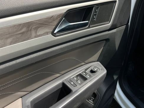 Used 2021 Volkswagen Atlas Cross Sport SE image 11