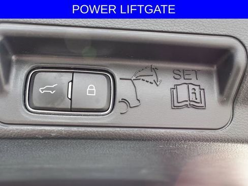Used 2022 Ford Explorer XLT w/ Equipment Group 202A AWD/4WD image 8