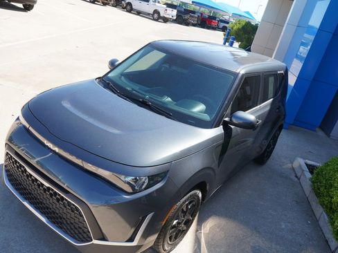 Used 2024 Kia Soul LX w/ Option Group 015 FWD image 11