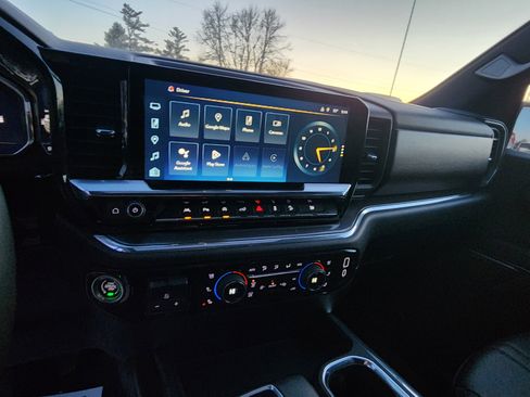 Certified 2025 Chevrolet Silverado 1500 High Country w/ Technology Package image 18