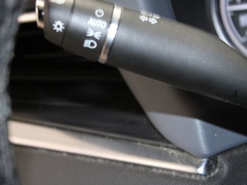 Used 2023 Buick Enclave Essence image 38