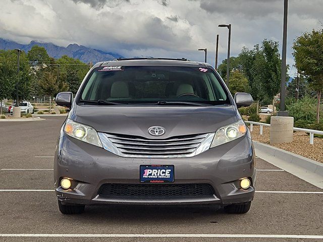 Used 2011 Toyota Sienna Limited w/ Premium Pkg AWD/4WD image 2