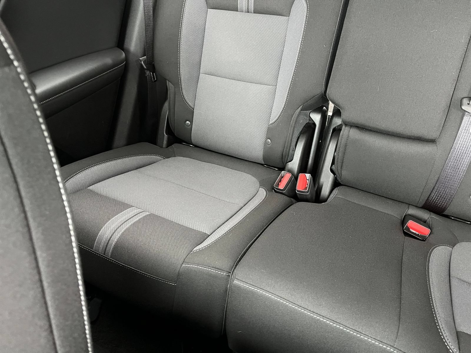 Used 2025 Chevrolet Blazer LT FWD image 39