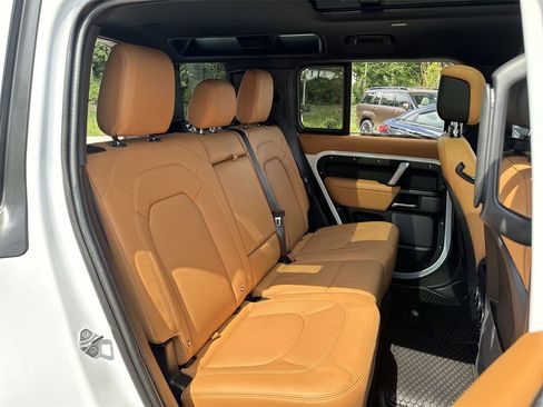 Used 2023 Land Rover Defender 110 V8 image 35