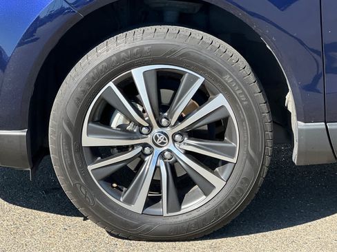 Used 2021 Toyota Venza LE AWD/4WD image 13