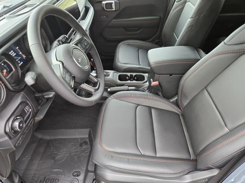 New 2026 Jeep Wrangler Unlimited Rubicon AWD/4WD image 8