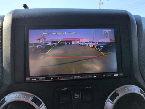 Used 2014 Jeep Wrangler Sahara w/ Trailer Tow Group AWD/4WD image 19