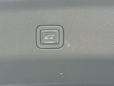Used 2025 GMC Yukon AT4 Ultimate w/ LPO, Floor Liner Package AWD/4WD image 15