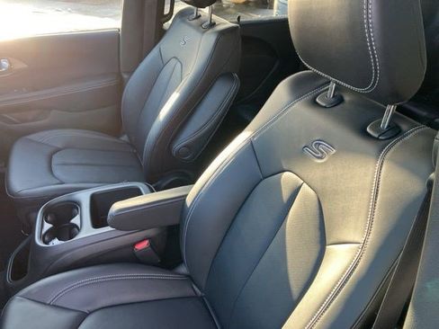 New 2026 Chrysler Pacifica Select w/ S Appearance Package FWD image 12
