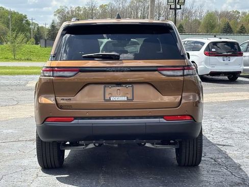 New 2026 Jeep Grand Cherokee Limited w/ Limited Altitude Package AWD/4WD image 33