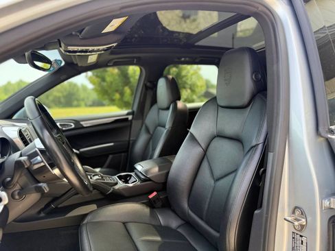 Used 2018 Porsche Cayenne Platinum Edition AWD/4WD image 13