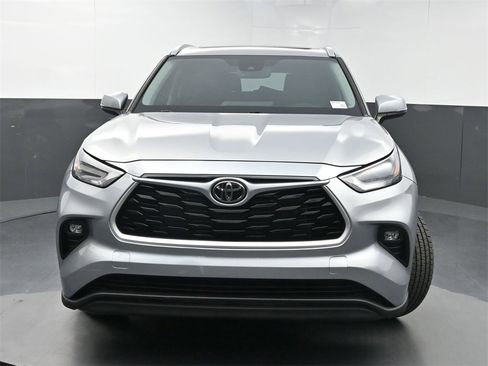 Used 2023 Toyota Highlander XLE image 40