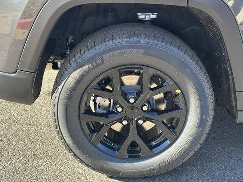 New 2025 Jeep Grand Cherokee Altitude image 10