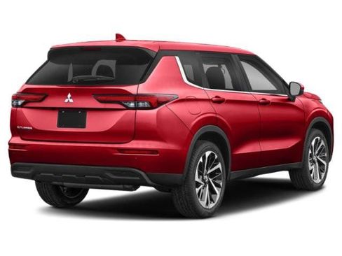 Used 2023 Mitsubishi Outlander ES FWD image 2